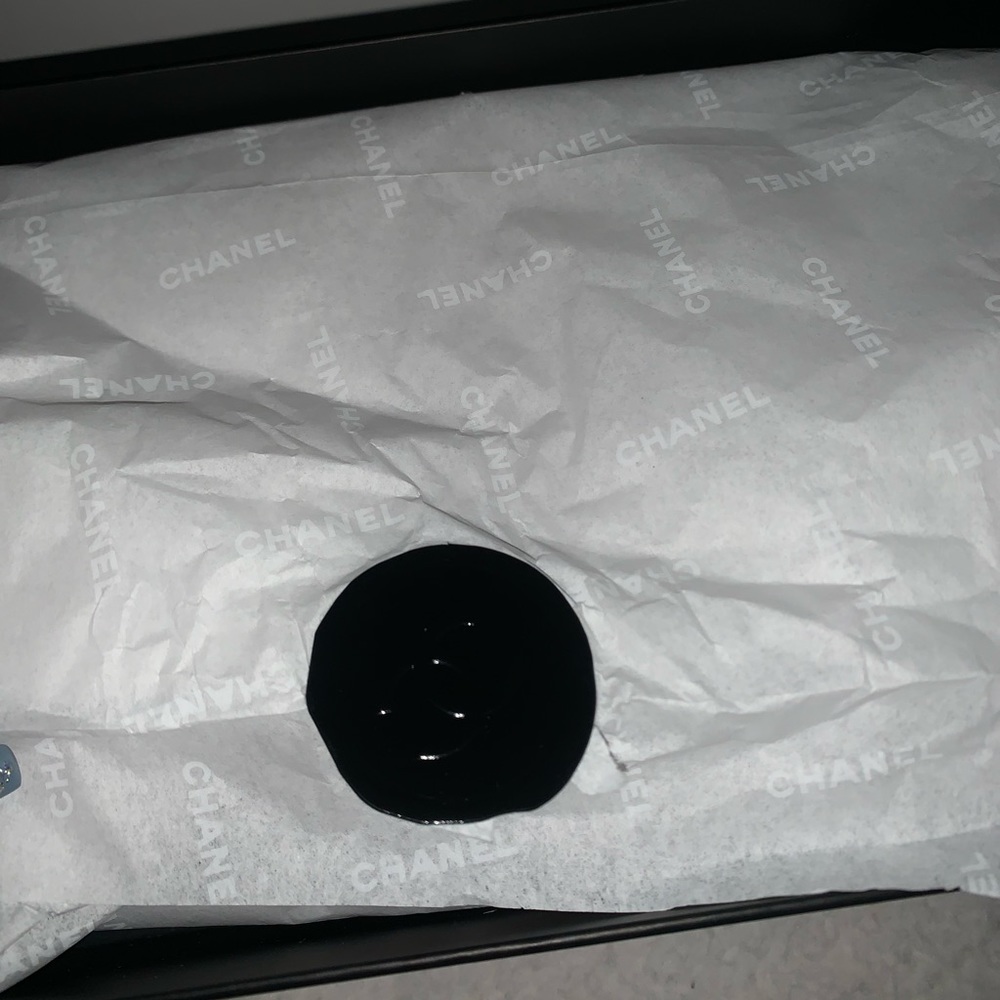 Chanel Gift Box - Picture 6 of 11